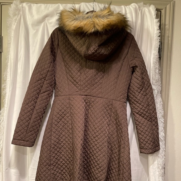 Quilted, fur lined hood (detachable) winter jacket - Picture 4 of 8